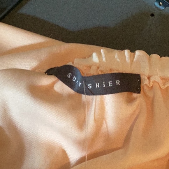 Suzy Shier off the shoulder blouse - Picture 3 of 4